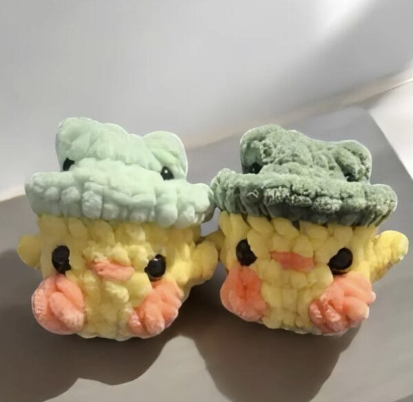 Baby duck with frog hat plush, crochet mini duck plushie, frog hat, stuffed animal, handmade perfect for gift, fluffy yarn