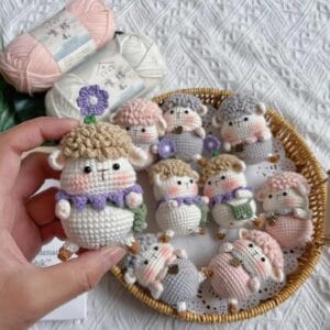 Handmade Crochet Sheep Keychain – Adorable Gift for Sheep Lovers, Cute Amigurumi Plush, Kawaii Bag Charm, Soft Wool Animal Keyring,Cute Gift