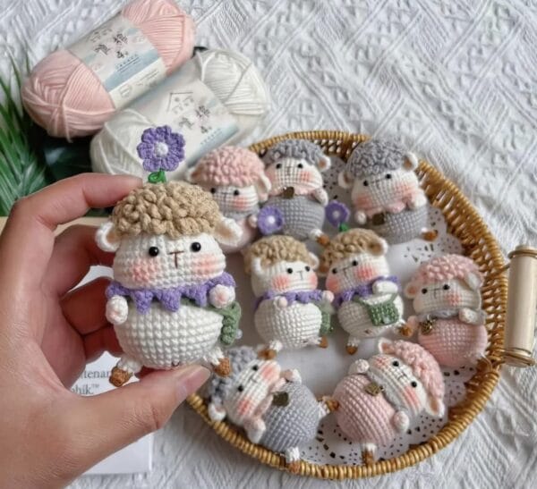Handmade Crochet Sheep Keychain – Adorable Gift for Sheep Lovers, Cute Amigurumi Plush, Kawaii Bag Charm, Soft Wool Animal Keyring,Cute Gift